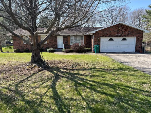 17 Montez Dr, Decatur, IL 62526