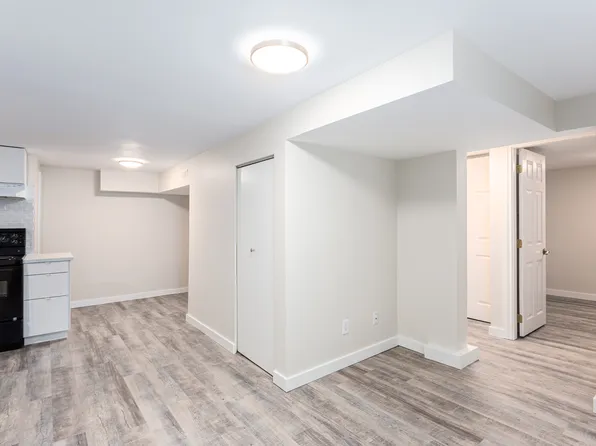 49 E 41st Ave #2, Vancouver, BC V5W 1N4