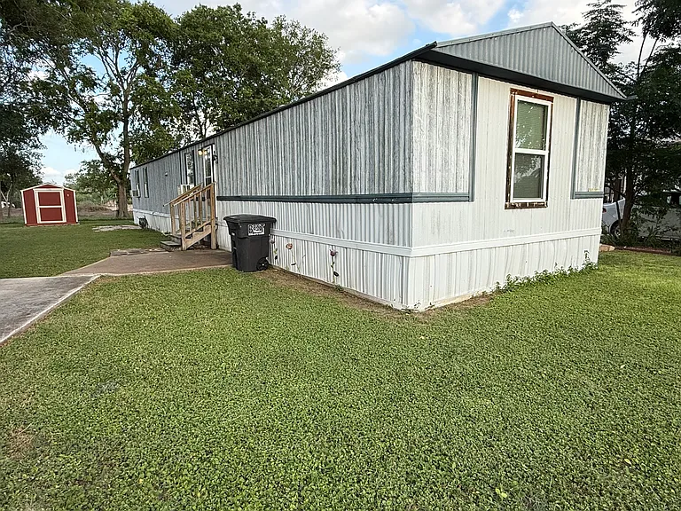593 Grove Ln — Photo 22