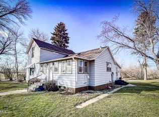 203 1st St S, Fessenden, ND 58438