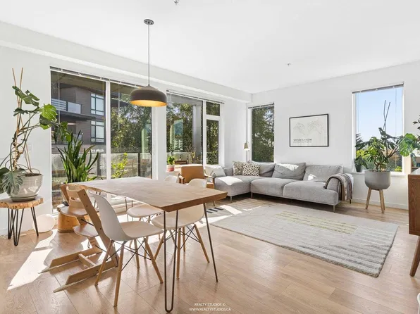 725 Marine Dr #313, North Vancouver, BC V7M 0G2