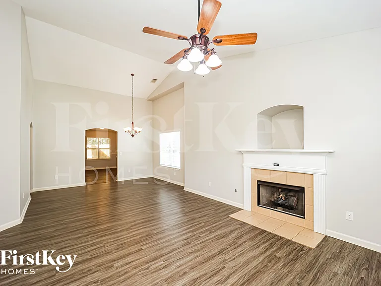 207 Fairgrove Ln — Photo 5