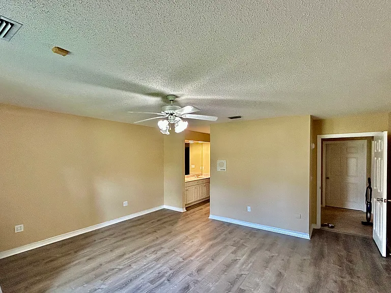 640 Wedgewood Dr — Photo 33