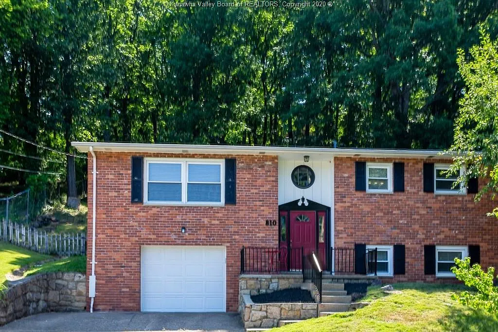 810 Echo Rd photo 1