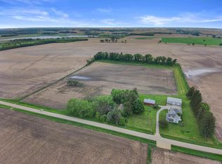 W6387 Hall Rd, Poynette, WI 53955