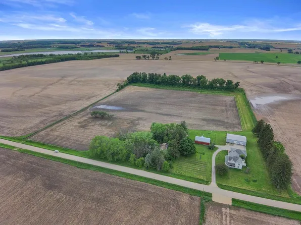 W6387 Hall Road, Poynette, WI 53955