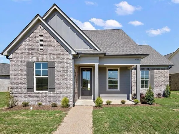 660 Bolivar Dr, Nesbit, MS 38651