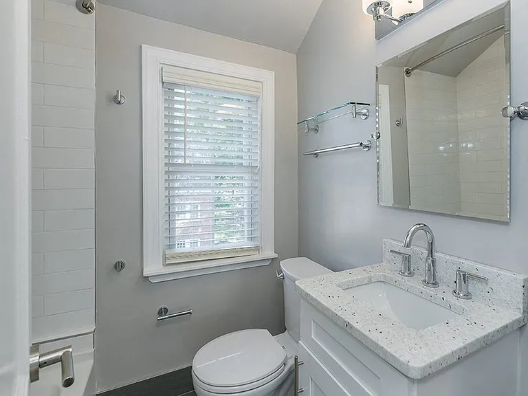 Malvern Manor Apartments — Photo 16