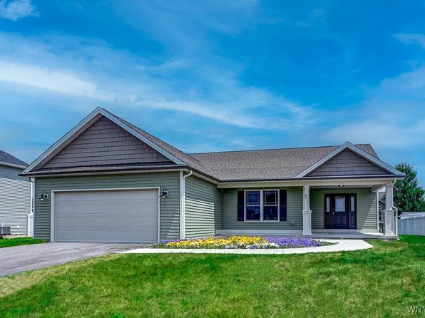 6213 Lakewood Ln, Lockport, NY 14094