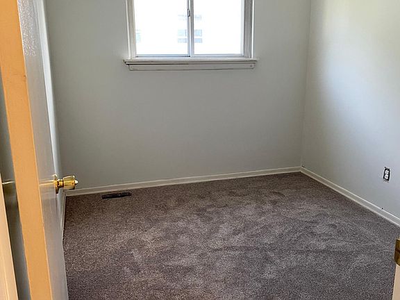 4th image of 2851 Rossiter Ave