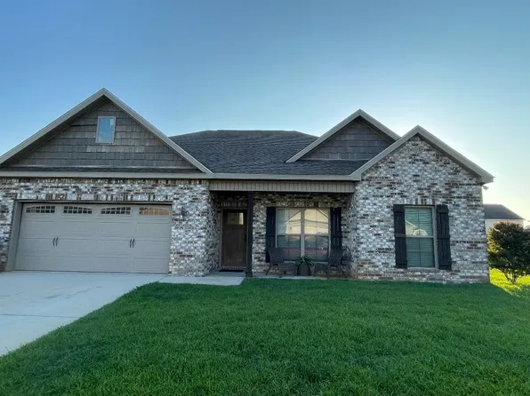 221 Rosa Ln, Midland City, AL 36350