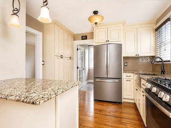 5th image of 69 Chelsea St
