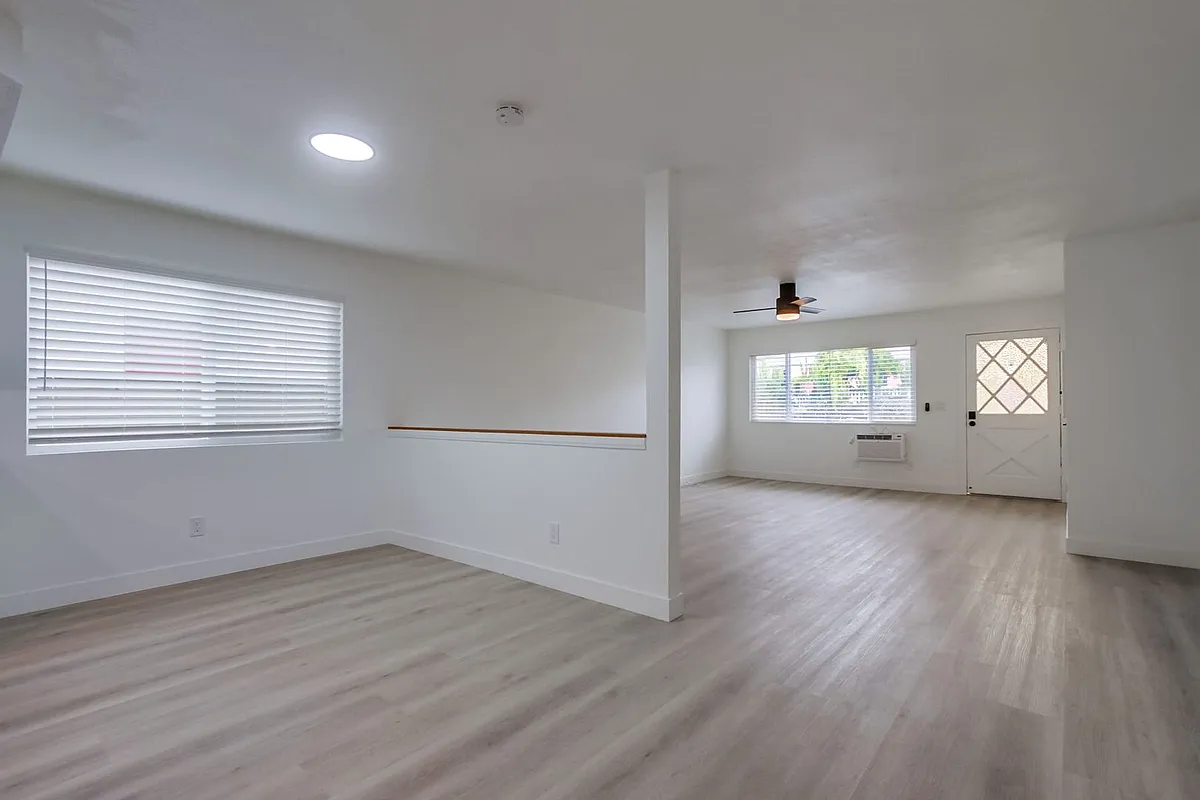 Building Photo - 226 N Citrus Ave
