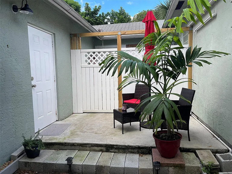 826 Hansen St — Photo 3