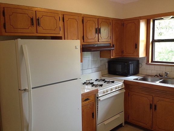 2nd image of 719 Martin Luther King Jr Cir