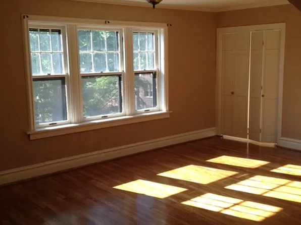 1206 Woodland Dr, Saint Louis, MO 63117