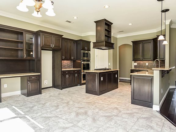 3rd image of 611 Rainbow Creek Ct