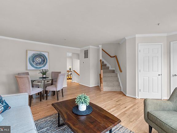 4th image of 891 Monet Dr
