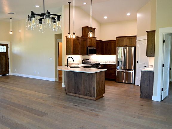 5th image of 180 SW Quiet Water Ln
