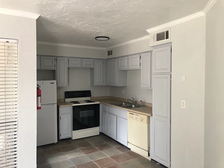 11530 N May Ave #D104 — Photo 25