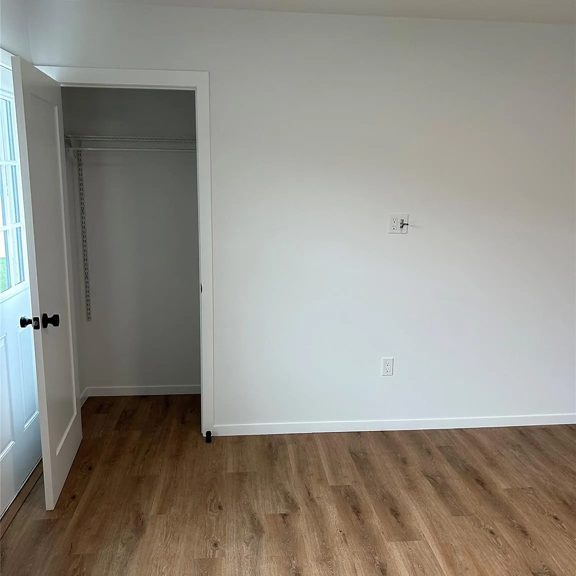 2 bed, 1.0 bath, $3,200 — Photo 3