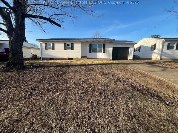 637 Douglas Ave, Ravenswood, WV 26164