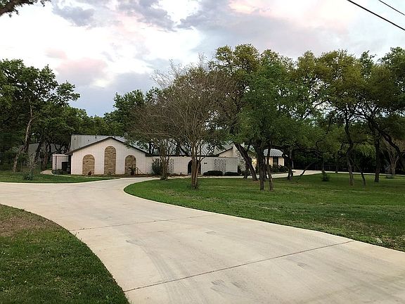 4th image of 216 Village Cir
