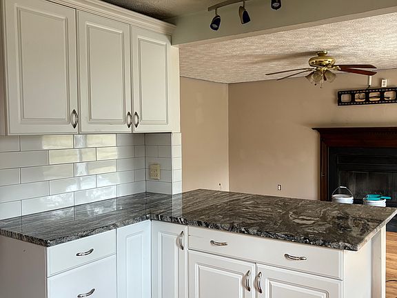 3rd image of 515 Ashwood Dr
