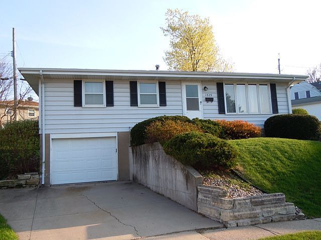2nd image of 1325 Cummins St
