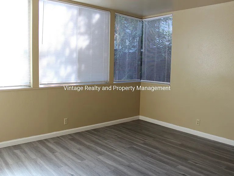 248 W Knoles Way — Photo 26