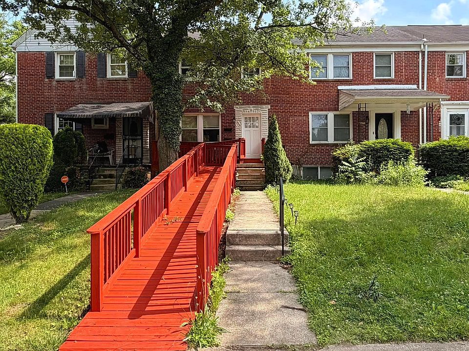 1st image of 909 E Lake Ave #2