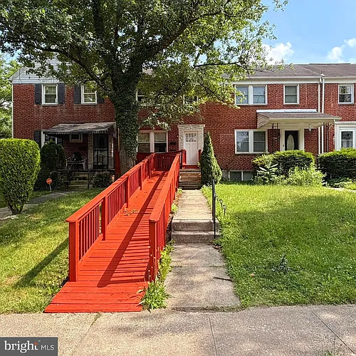 909 E Lake Ave Photo 1