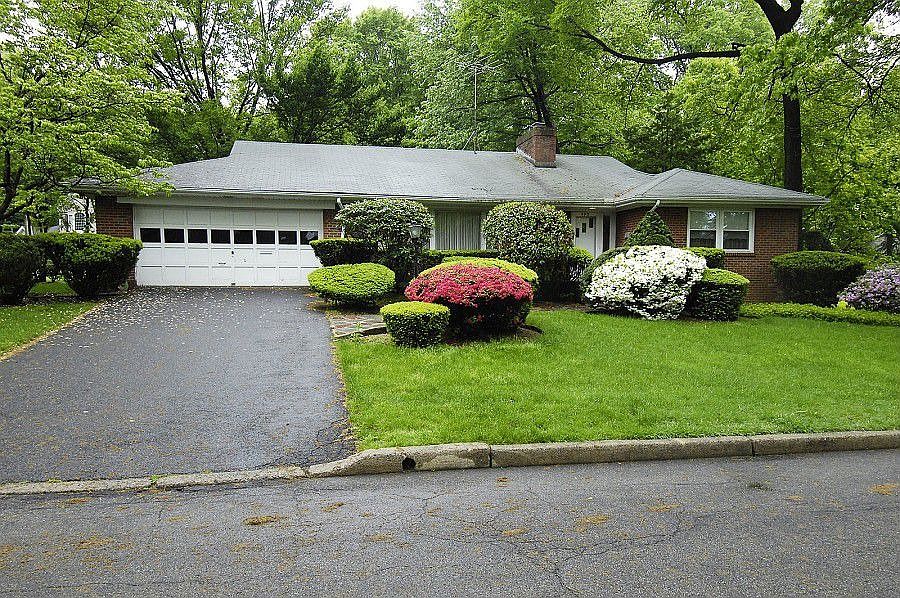 1st image of 492 Oak Tree Rd