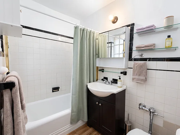 240 E 24th St #4G — Photo 8