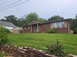 2500 1st St, Eldorado, IL 62930