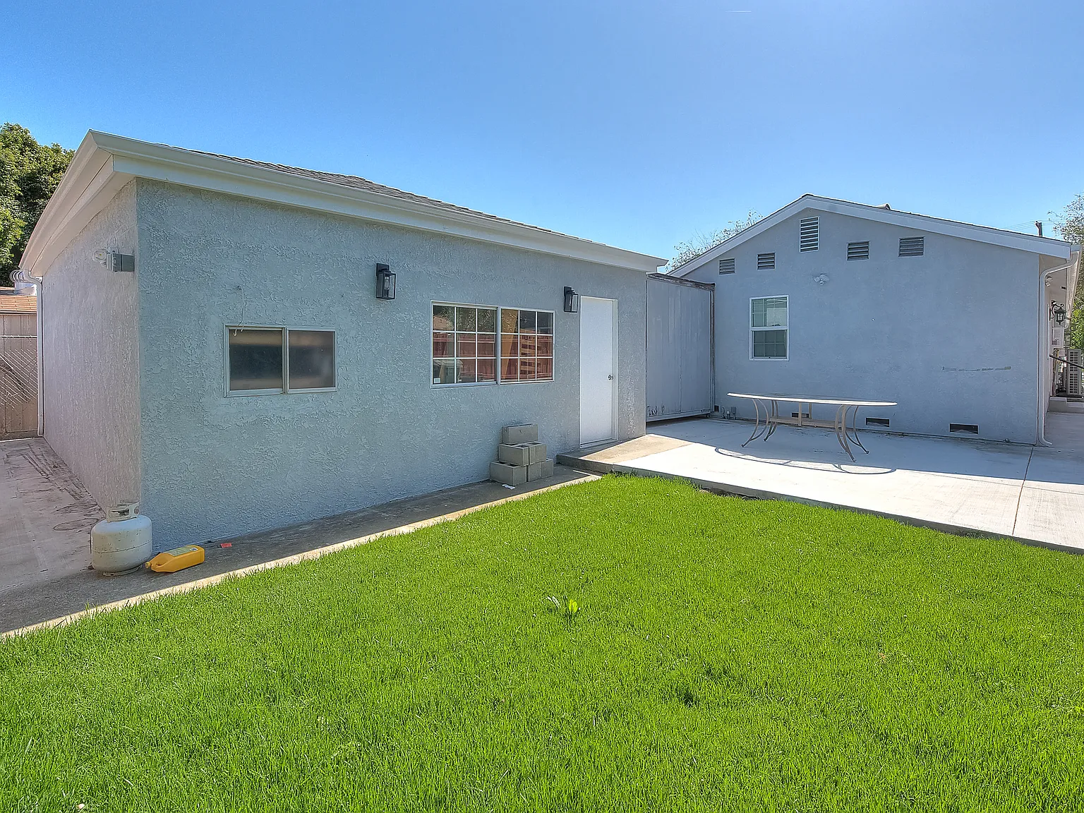 3 bed, 975 sqft, $3,550 — Photo 2