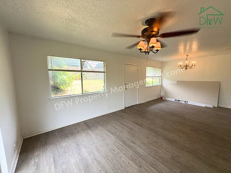 2613 Amherst Ct — Photo 3