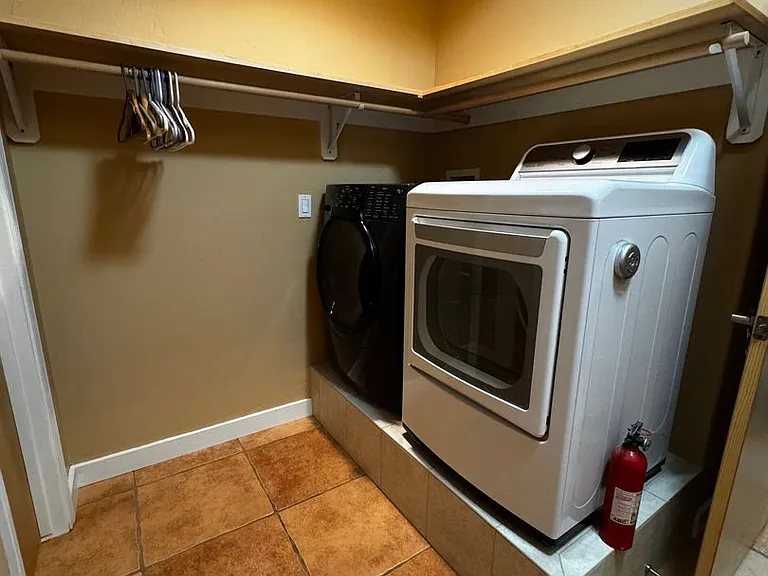 78 Jameson Dr — Photo 4