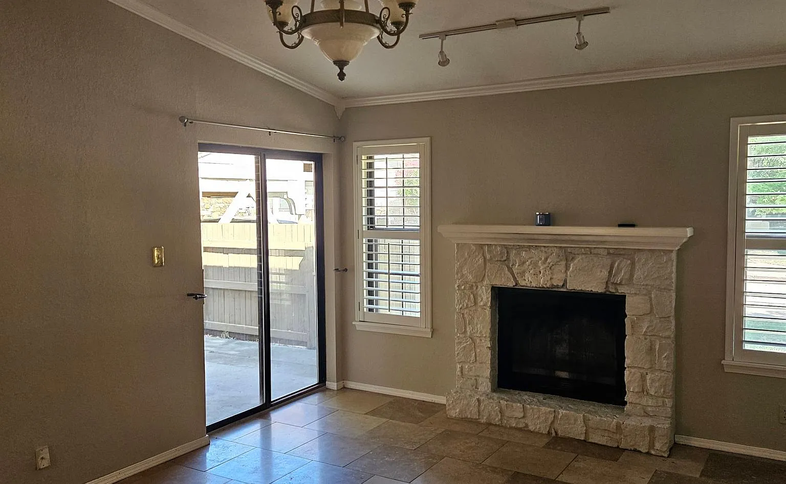 3 bed, 1430 sqft, $1,700 — Photo 4