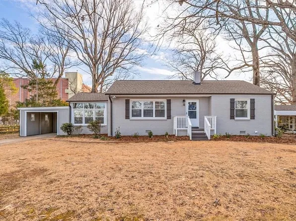 2221 Oak Hill Dr, Greensboro, NC 27408