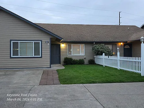 1863 17th St Photo 1