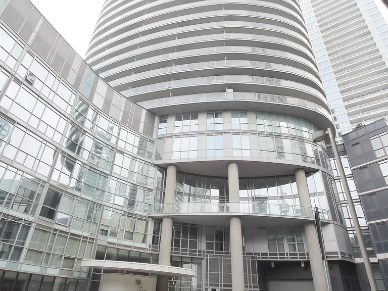 38 Dan Leckie Way #1205 — Photo 3