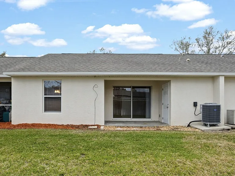 2082 Foxwood Dr — Photo 12