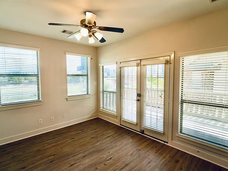 4020 Childress St #C — Photo 10