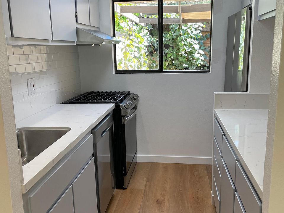 1st image of 20-15031 Chatsworth St #20