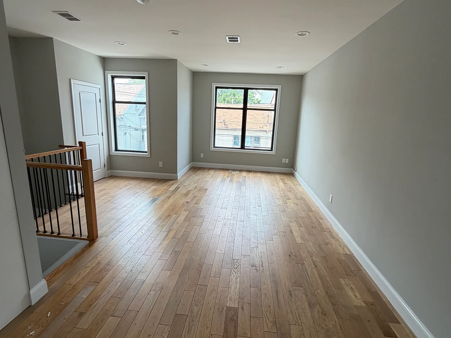 3 bed, 1000 sqft, $2,650 — Photo 3