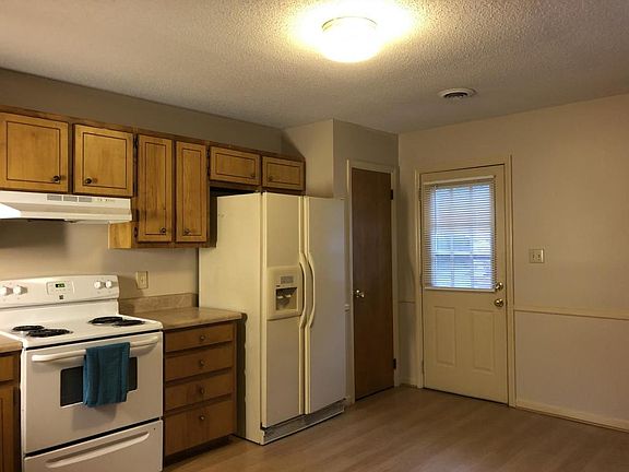 2nd image of 4765 Worden Dr Unit A