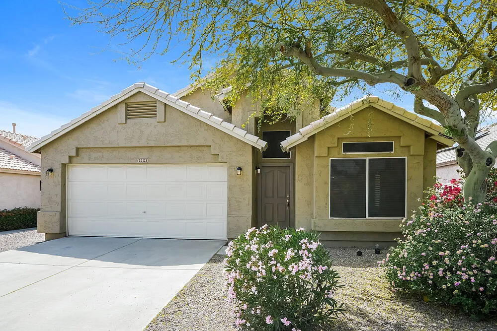 4 bed, 2.0 bath, 1810 sqft, $2,470 — Photo 1