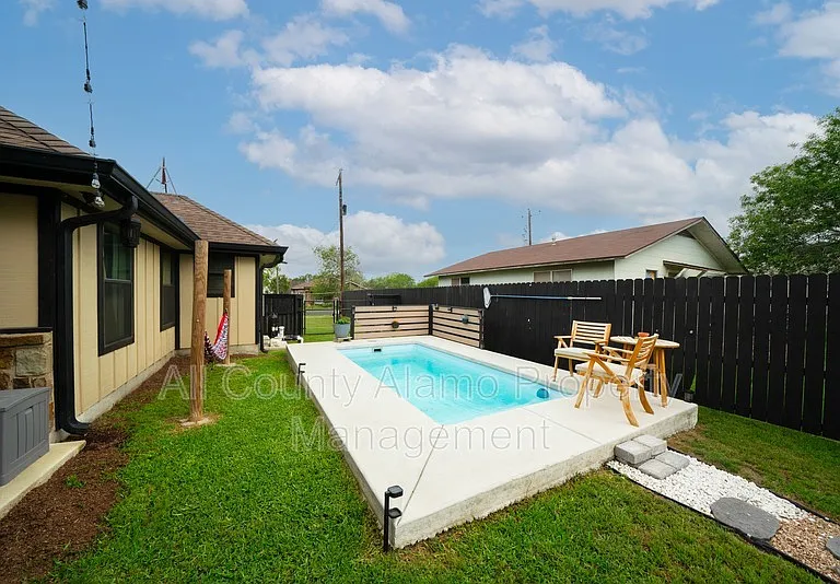 303 Schneider St — Photo 48