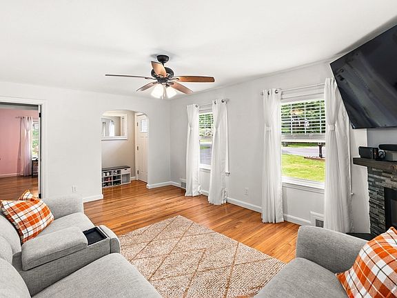 4th image of 27 Shaw St
